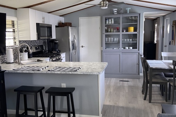 KĂŒhlschrank, Mikrowelle, Ofen, Herdplatte