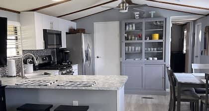 Moonlite Retreat- Waterfront home in Welaka, Florida