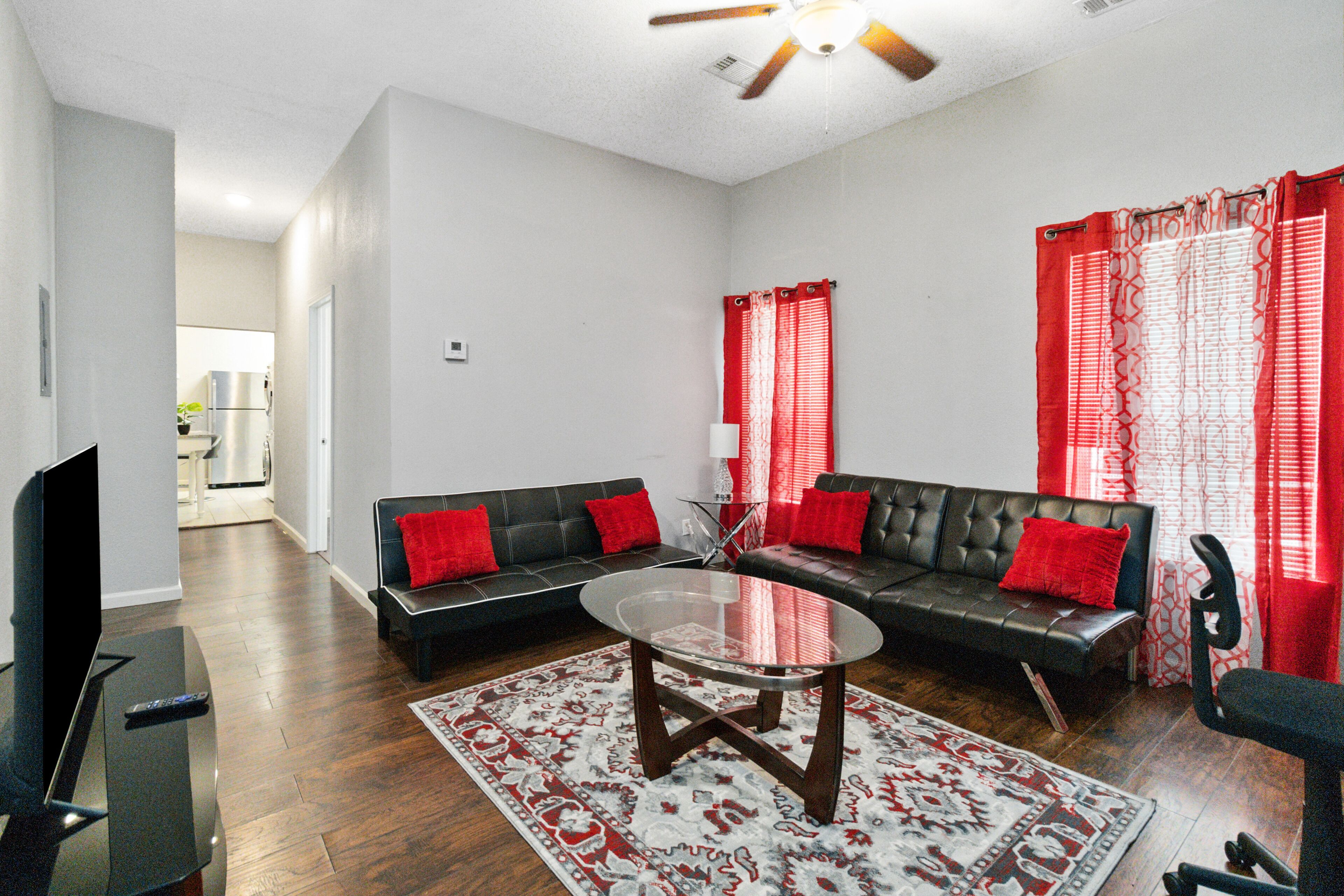 Modern 1 bedroom Duplex minutes walk from downtown dallas