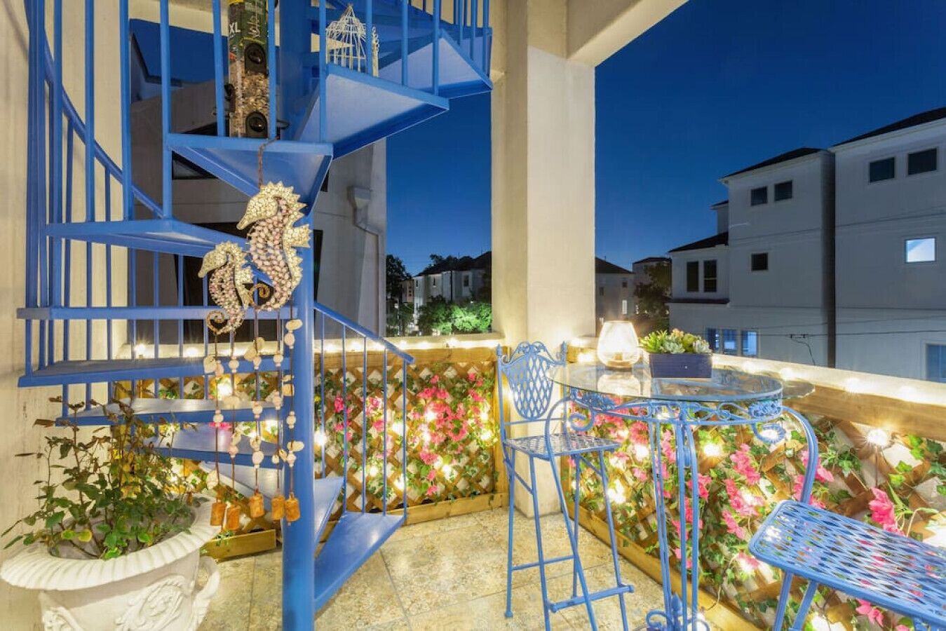 Santorini; Pets OK, Free Parking; near downtown/Galleria