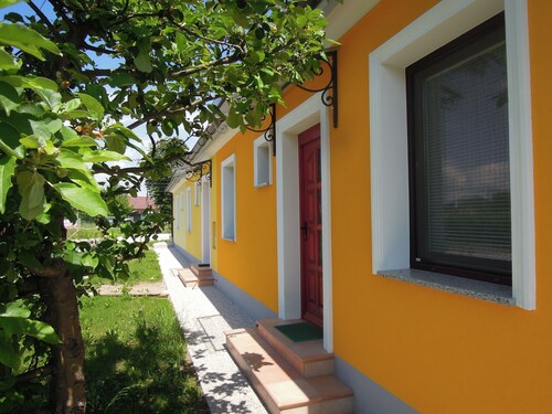 Apartment Antonia/Remodeled historical cottage/very close to natural spa