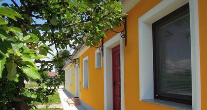 Apartment Antonia/Remodeled historical cottage/very close to natural spa