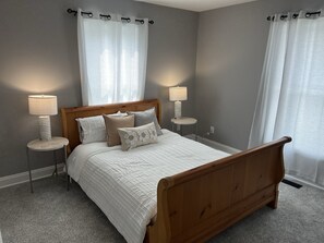 4 bedrooms, iron/ironing board, WiFi, bed sheets - Relaxing Secluded Getaway featuring a backyard Oasis (Lower Township)