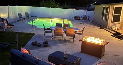 Relaxing Secluded Getaway featuring a backyard Oasis