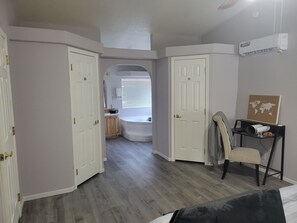 1 chambre, bureau, fer et planche à repasser, Wi-Fi gratuit