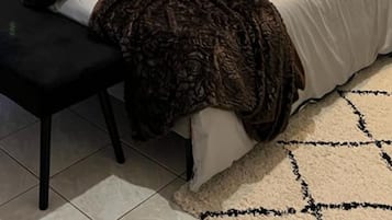1 bedroom, iron/ironing board, internet, bed sheets