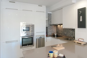 Refrigerador, microondas, horno y lavavajillas