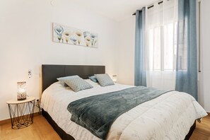 1 bedroom, iron/ironing board, free WiFi, bed sheets - WELCS APARTAMENTO 067 EMP en el puerto con terraza (Empuriabrava)