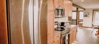 Old Chief Bunkhouse - ranch with views of Chief Mountain