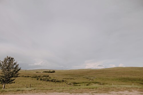 Old Chief Bunkhouse - ranch with views of Chief Mountain