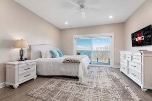 Individually decorated, individually furnished, laptop workspace - 539 Bay Street Traverse City - Luxury Downtown Residences (Traverse City)