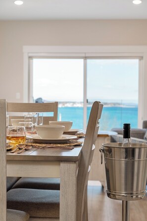 大冰箱、微波炉、烤箱、炉灶