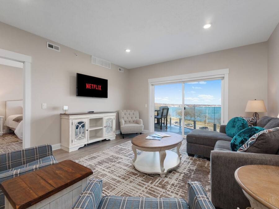 32-inch Smart TV with digital channels, streaming services