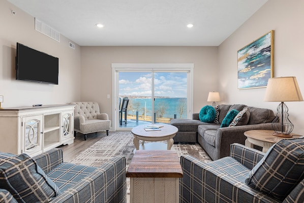 Interior - Kasa 539 Bay Street Traverse City (Traverse City)