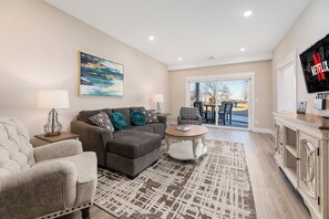 Individuelt dekorert, individuelt innredet og strykejern/-brett