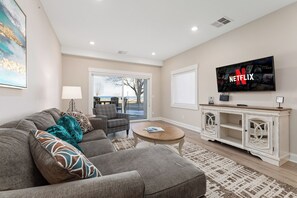 Individuell dekoriert, individuell eingerichtet, Bügeleisen/Bügelbrett