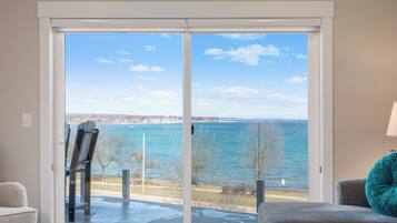 32-inch Smart TV with digital channels, streaming services