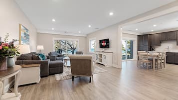 Classic Apartment, 2 Bedrooms (Self Check-in with Virtual Front Desk) | Living area | 32-inch Smart TV with digital channels, streaming services