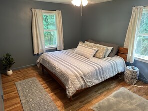 3 bedrooms, WiFi, bed sheets - Caseville cottage with beach access (Caseville)