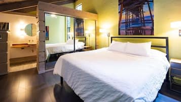 2 bedrooms, desk, iron/ironing board, WiFi