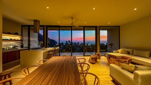 Casa Tamarindo. Nueva, con alberca, a 2 cuadras de la playa. La Manzanilla, Jal.