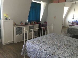 2 makuuhuonetta, silitysrauta/-lauta, Wi-Fi, vuodevaatteet