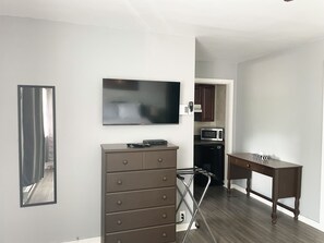 Standard Room | 1 bedroom, desk, laptop workspace, blackout drapes - Auberge Restwell Motel (Berry Mills)