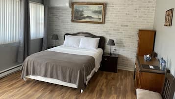 Kamar Standar | 1 kamar tidur, meja kerja, dan ruang kerja ramah laptop