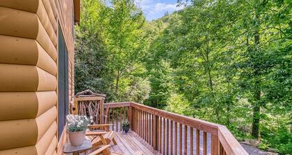 WindFall-Stunning, Pet Friendly, Creekside Cabin