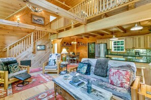 Smart TV, fireplace, books - WindFall-Stunning, Pet Friendly, Creekside Cabin (Maggie Valley)