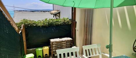 屋外ダイニングエリア