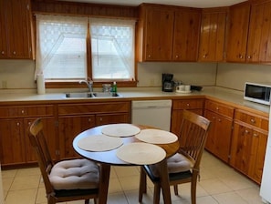 Cookware/dishes/utensils