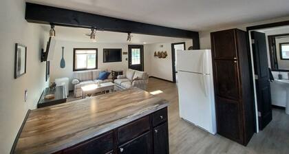 Cozy newly renovated home minutes from Sebewaing Harbor Marina to access bay.
