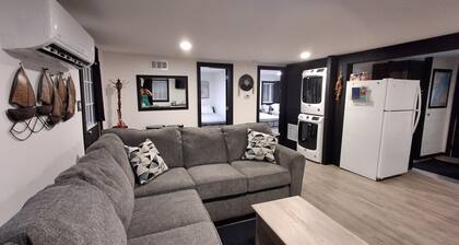 Cozy newly renovated home minutes from Sebewaing Harbor Marina to access bay.