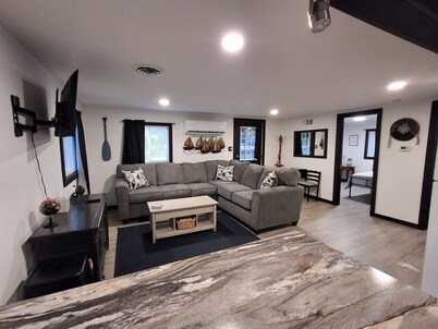 Cozy newly renovated home minutes from Sebewaing Harbor Marina to access bay.