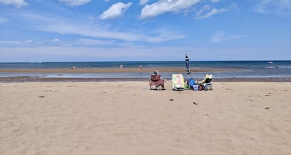Beachside Cottage w/beach access - Aboiteau Beach