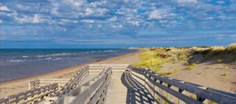 Beachside Cottage w/beach access - Aboiteau Beach