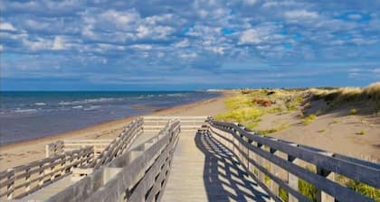 Beachside Cottage w/beach access - Aboiteau Beach