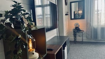 Kahden hengen classic-huone (yksi tai kaksi sänkyä) | Allergiatestatut vuodevaatteet, silitysrauta/-lauta, ilmainen Wi-Fi