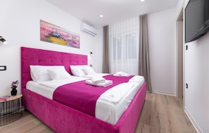 3 bedrooms, in-room safe, travel cot, free WiFi