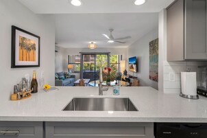 奢华公寓式客房 | 私人简易厨房 | 大冰箱、微波炉、烤箱、炉灶