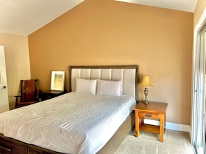 3 bedrooms, in-room safe, desk, free WiFi