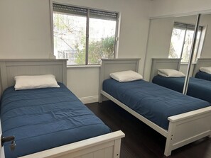 3 عدّة غرف نوم وخزنة داخل الغرفة ومكتب وواي فاي مجانًا