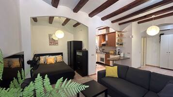 Een smart-tv en boeken