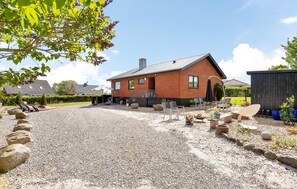 Outdoor dining - 2 bedroom cozy home in Knebel (Knebel)