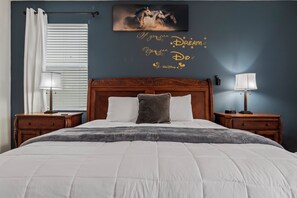 5 bedrooms, desk, iron/ironing board, travel crib