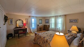4 habitaciones, tabla de planchar con plancha, wifi y ropa de cama