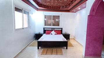 3 bedrooms, iron/ironing board, free WiFi, bed sheets