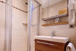 Soap, toilet paper - 2 Bedroom Apartment in Kartitsch (Kartitsch)