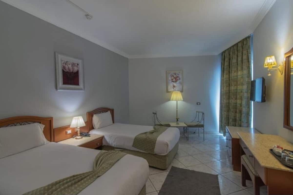 2 bedrooms, in-room safe, blackout drapes, iron/ironing board